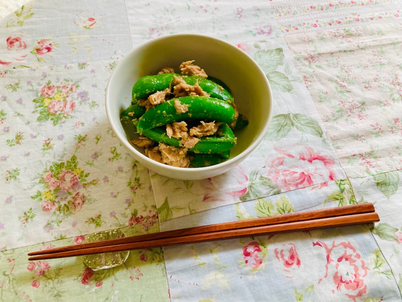 スナップエンドウとツナの胡麻和え